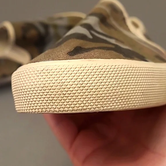 Groove Women's 7 Camo Slip-on Sneakers - Picture 10 of 14